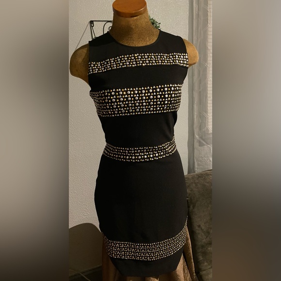 GUESS Los Angeles Sleeveless Dress - Picture 4 of 9